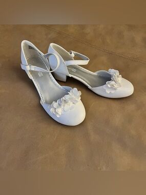 Smart Fit girls Cici flower heel White Scalloped Strap Mary Jane size 2